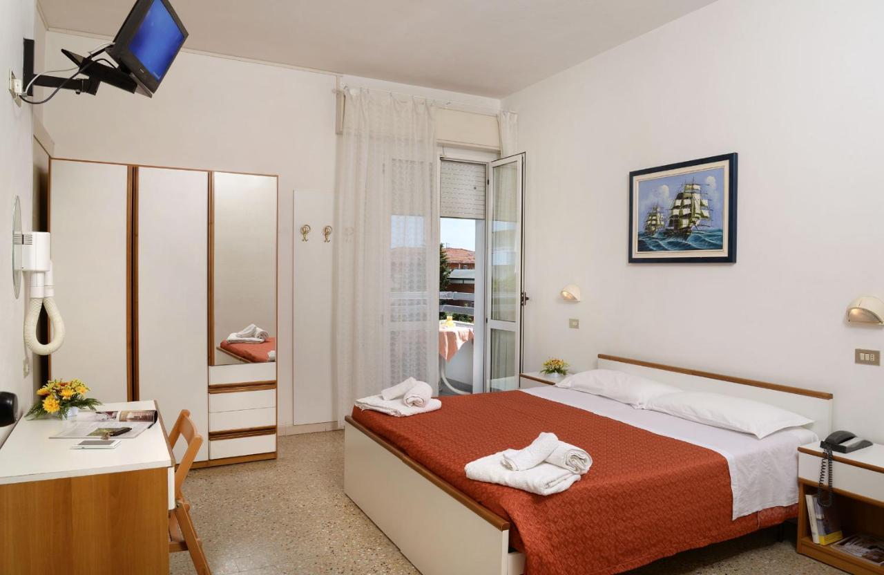 Double or Twin Room Sea View