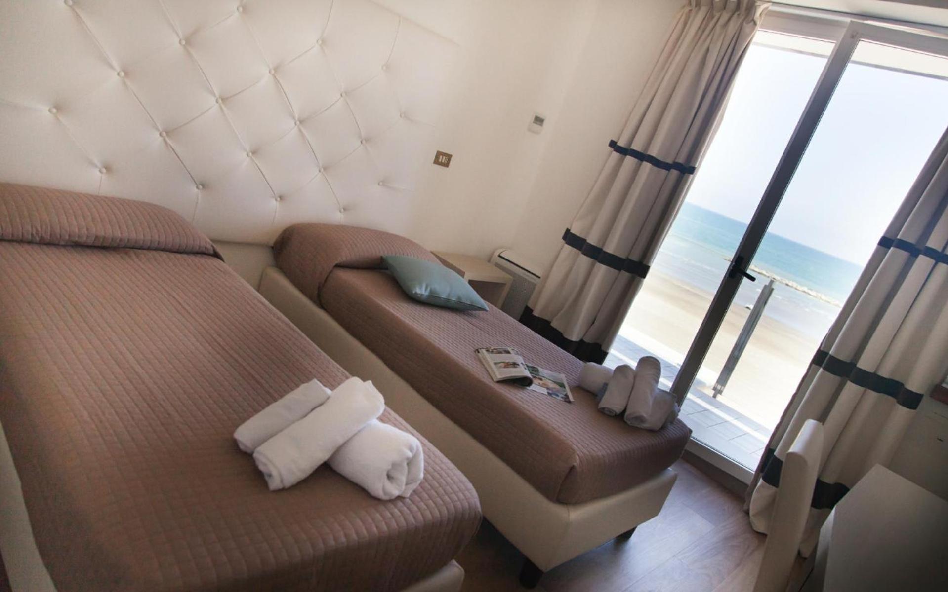 Double or Twin Room Sea View