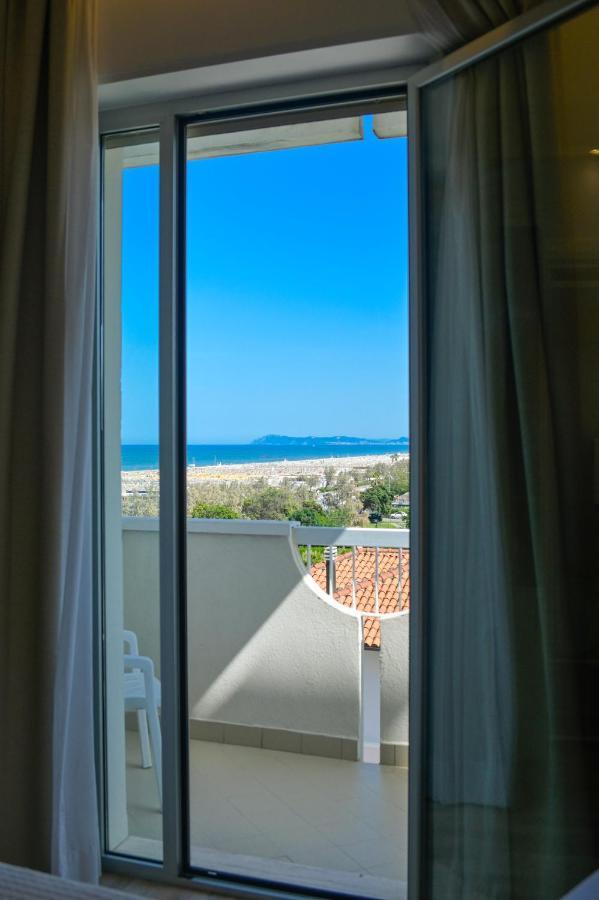 Riviera Room Lateral Sea View