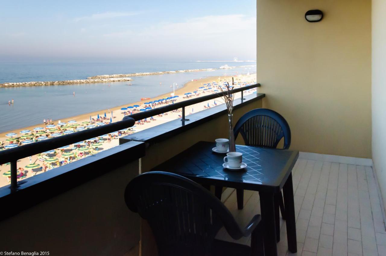 Two-Bedroom Apartment Front Sea View