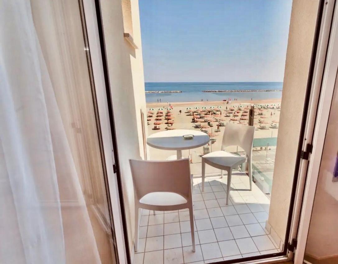 Double or Twin Room Sea View