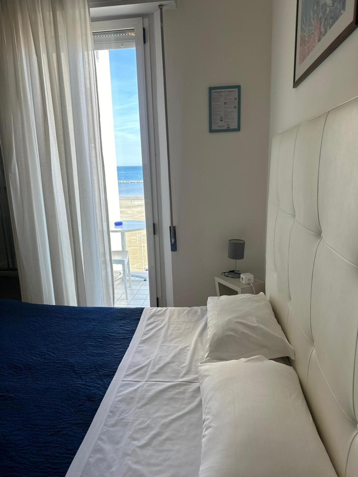 Double or Twin Room Sea View
