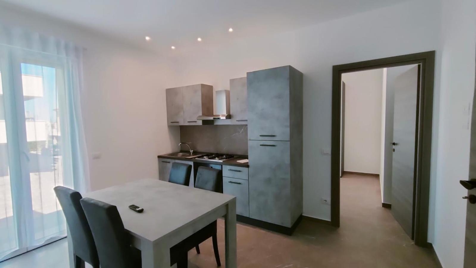 One-Bedroom Apartment Balcony,1592576067:JPEG