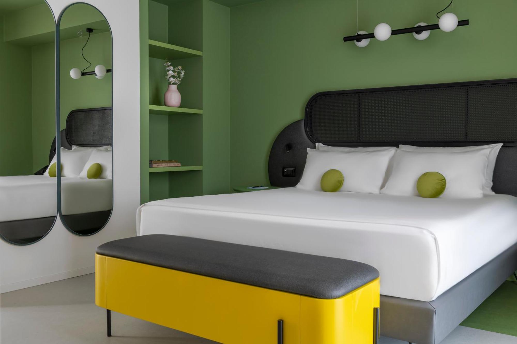 Deluxe Queen Suite