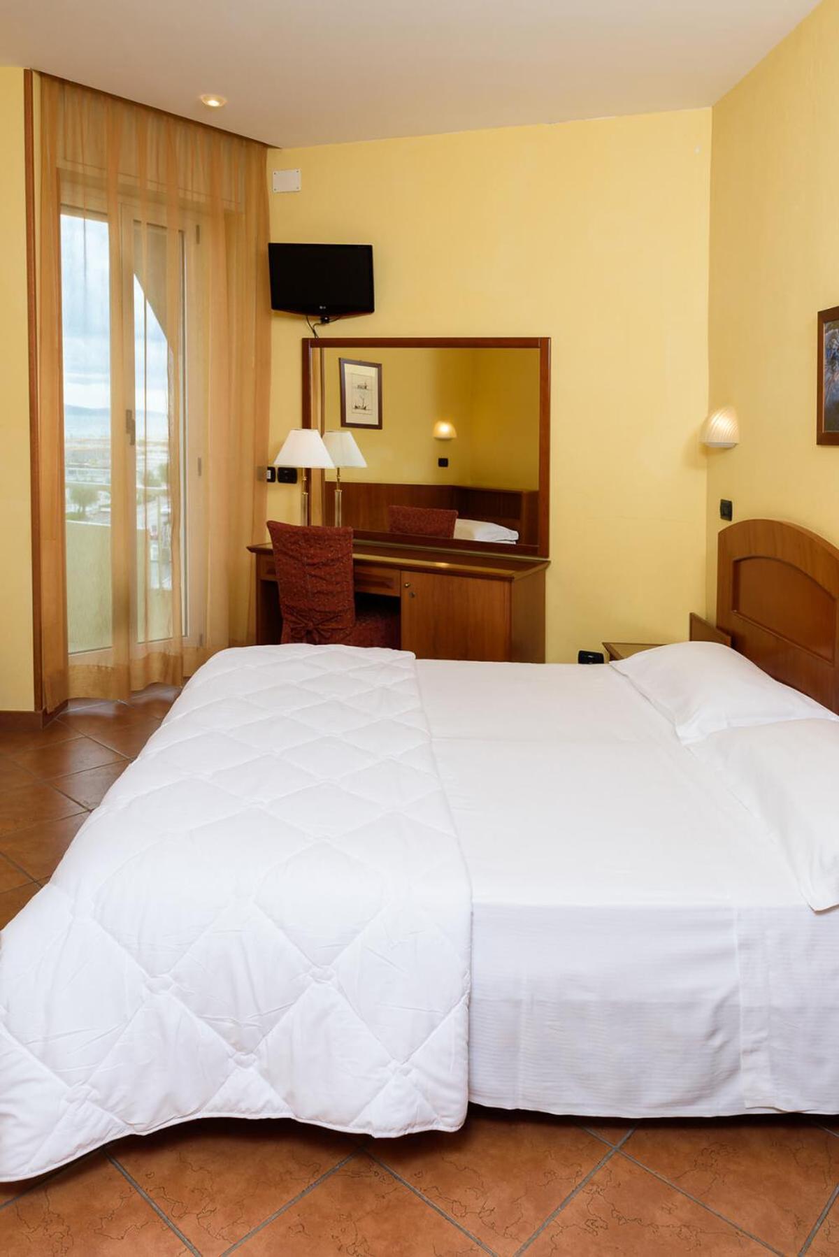 Double Room Balcony Side Sea View