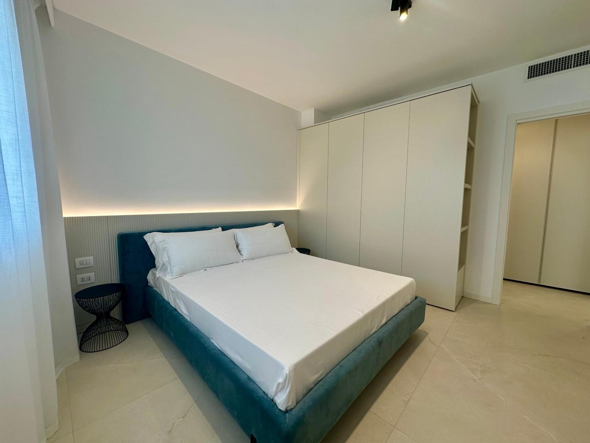 Deluxe One-Bedroom Apartment