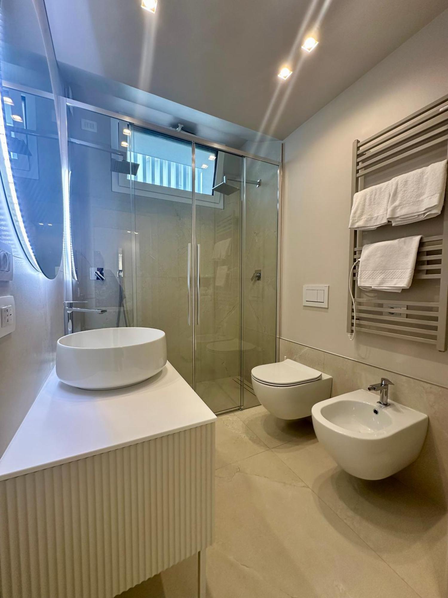 Deluxe One-Bedroom Apartment