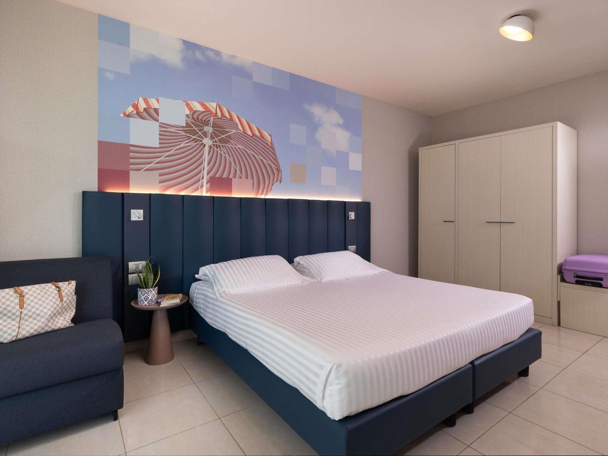 Superior Doppelzimmer mit Balkon und seitlichem Meerblick