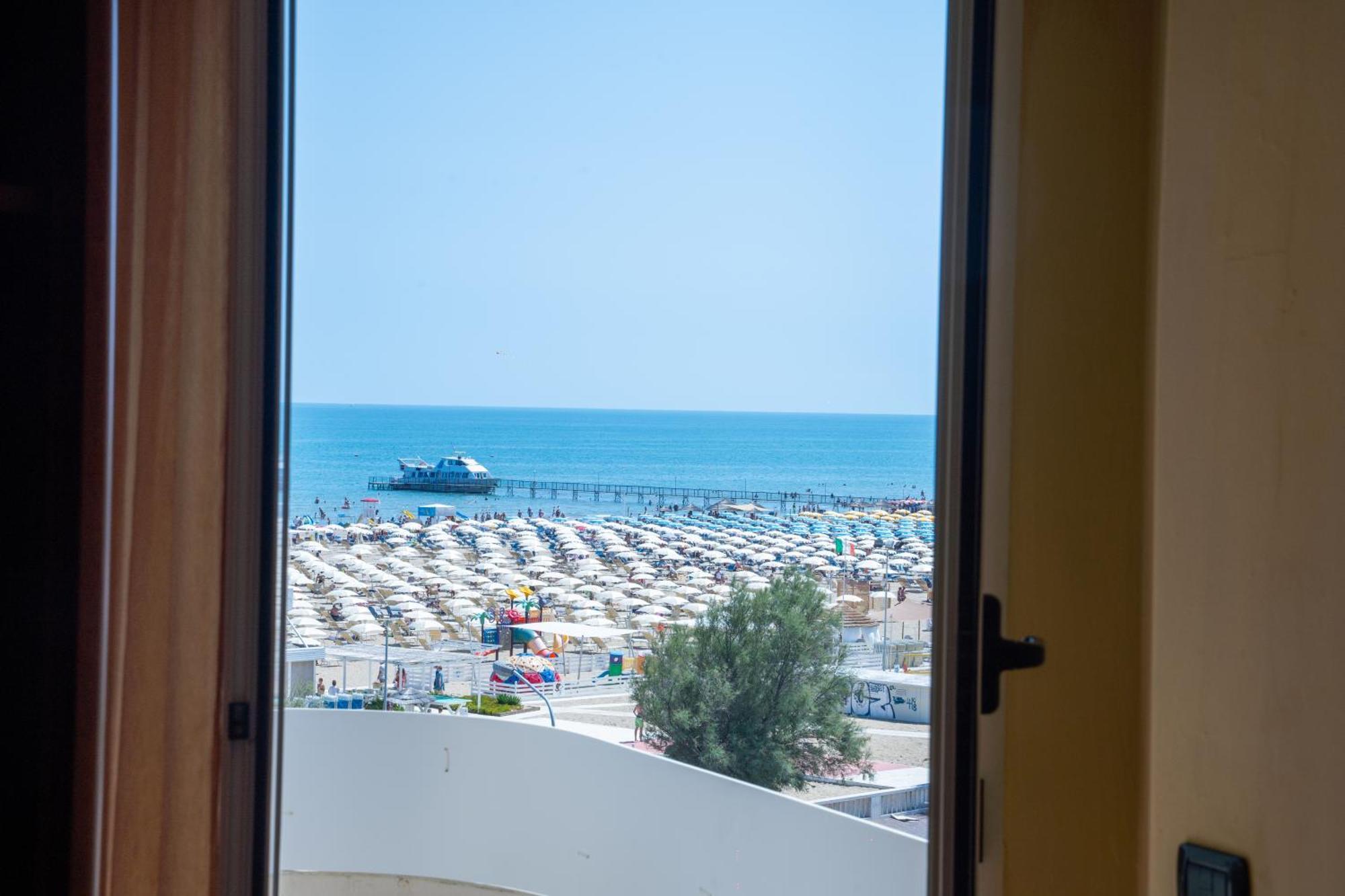 Standard Triple Room Sea View