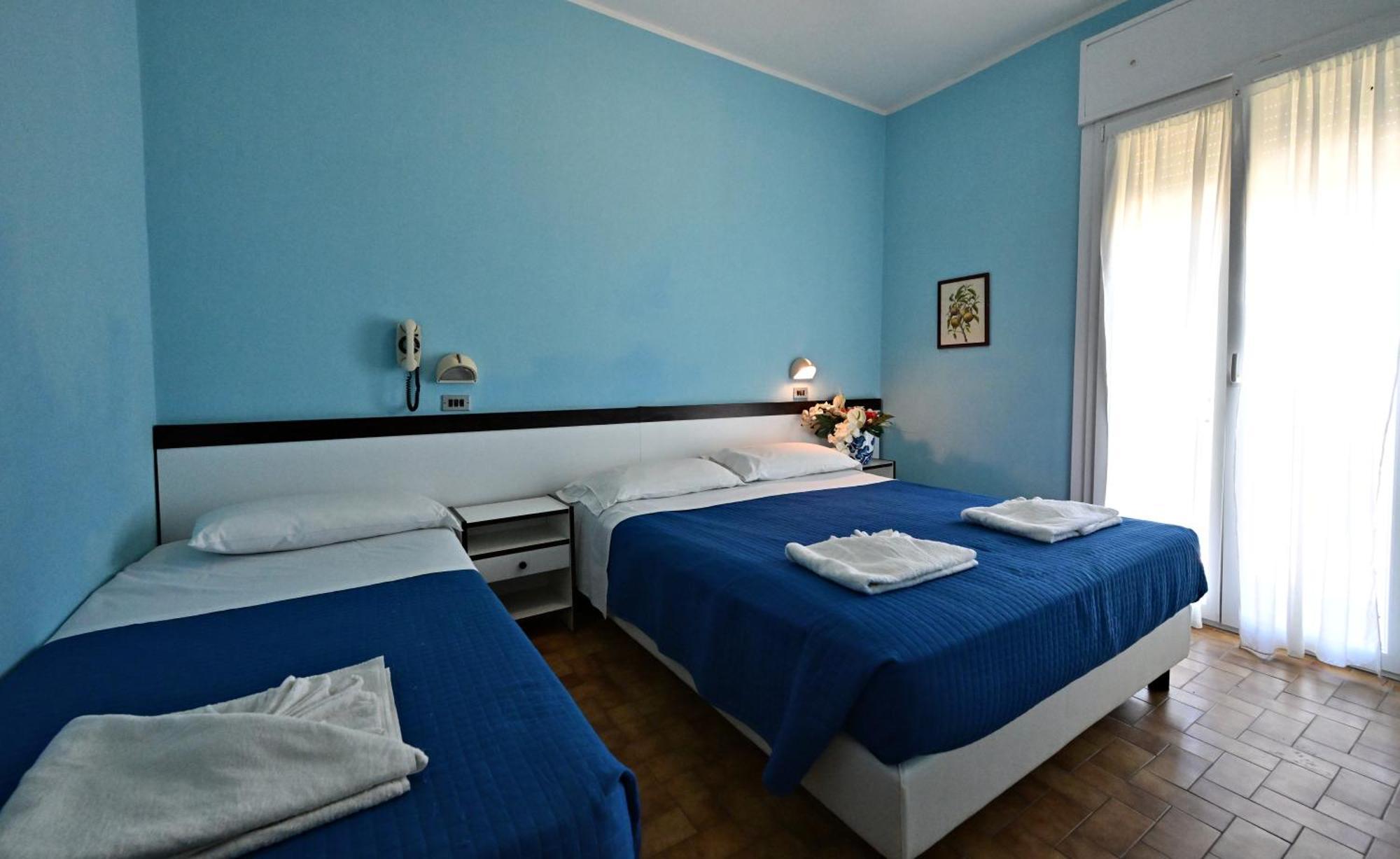 Deluxe Triple Room Sea View