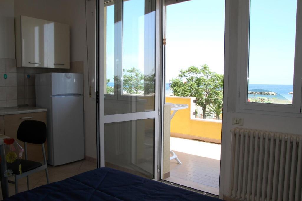 One-Bedroom Apartment Sea View