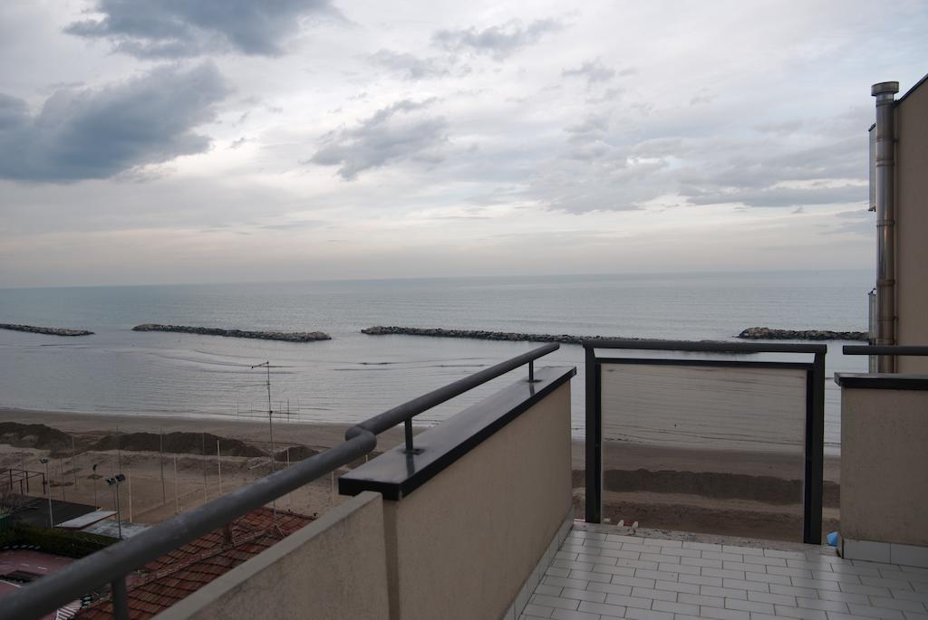 One Bedroom Apartment Lateral Sea View