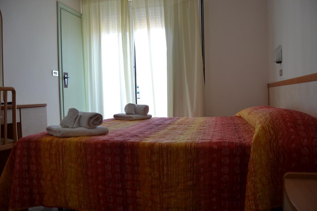 Economy Double Room,945774274:JPEG