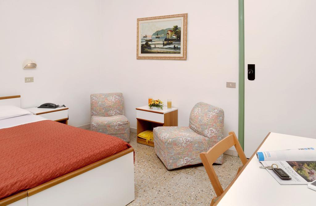 Double or Twin Room Sea View