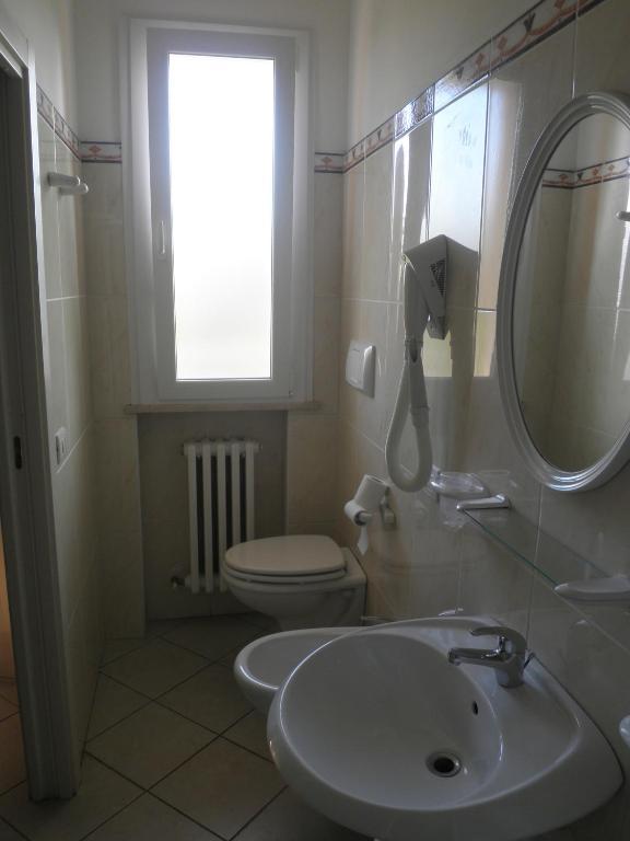 Double Room with Balcony and Garden View