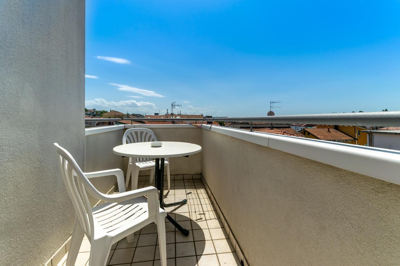 Single Room Balcony