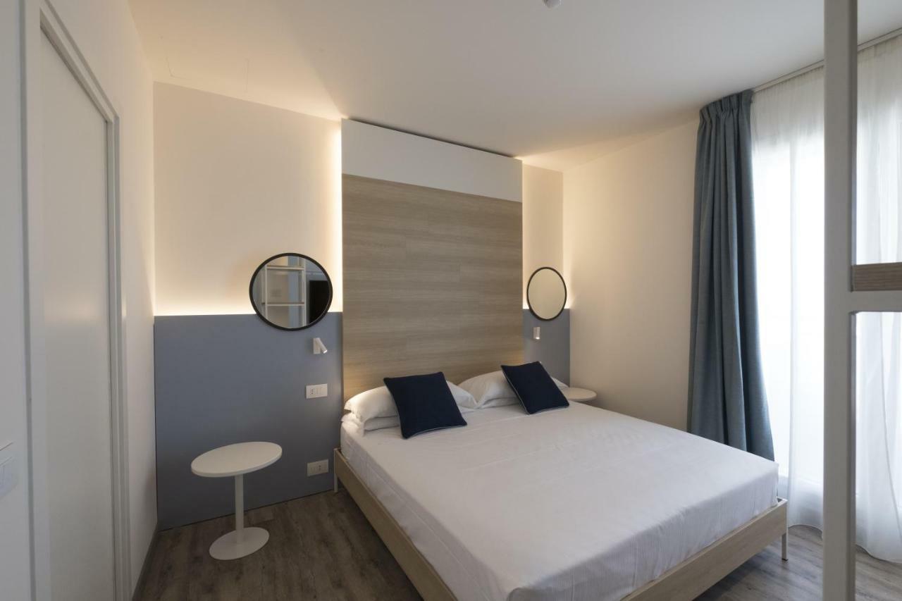 Deluxe Room,831648911:JPEG