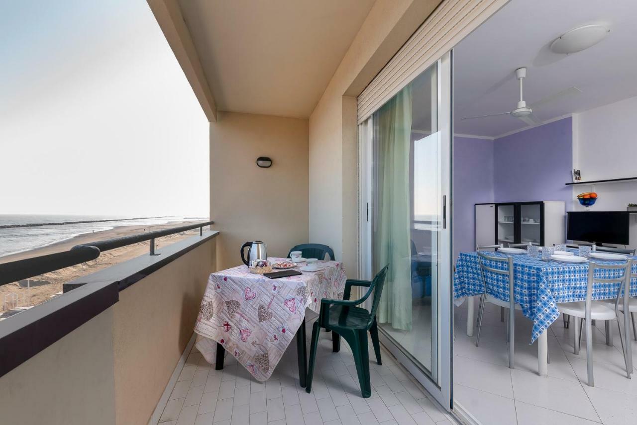 One-Bedroom Apartment Front Sea View