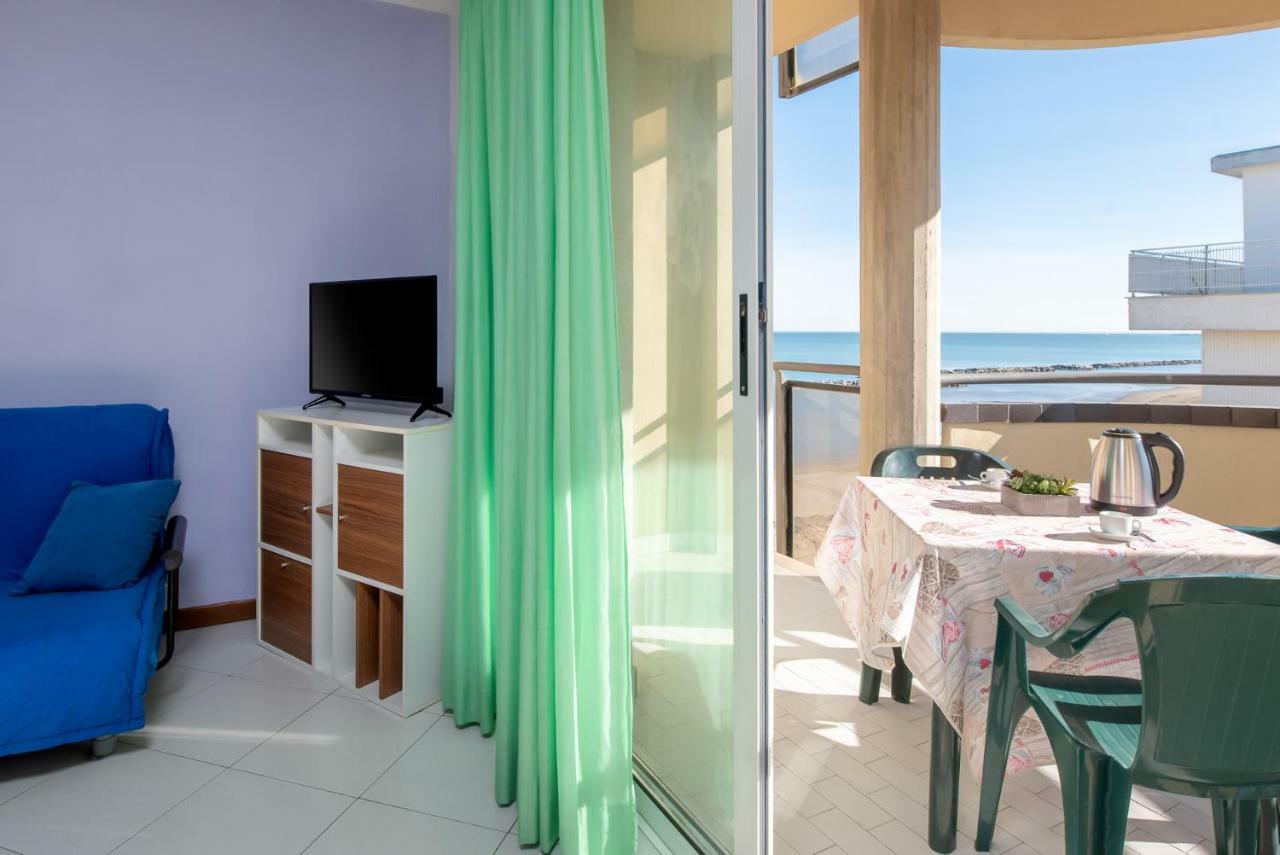 Two-Bedroom Apartment Front Sea View