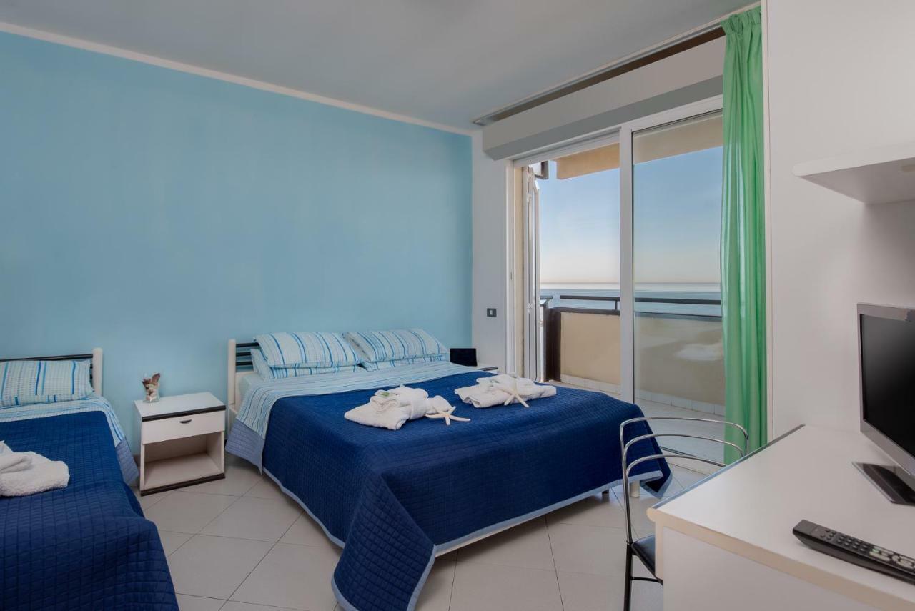 Two-Bedroom Apartment Front Sea View