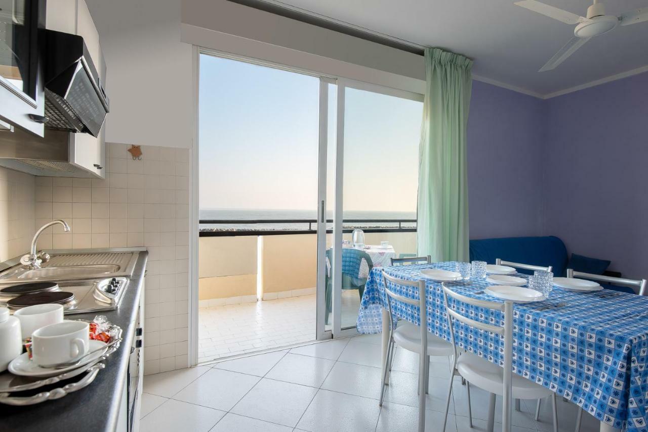 One-Bedroom Apartment Front Sea View