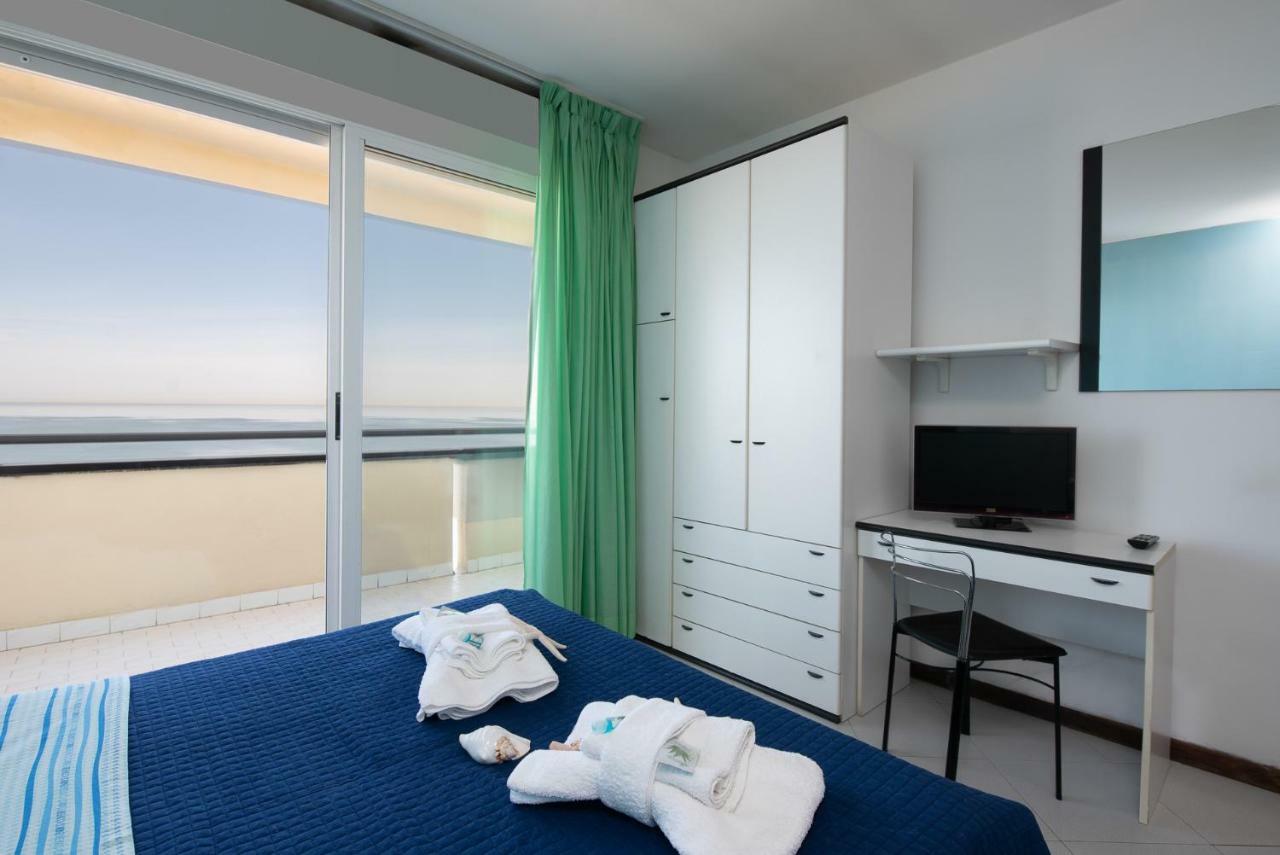 Two-Bedroom Apartment Front Sea View