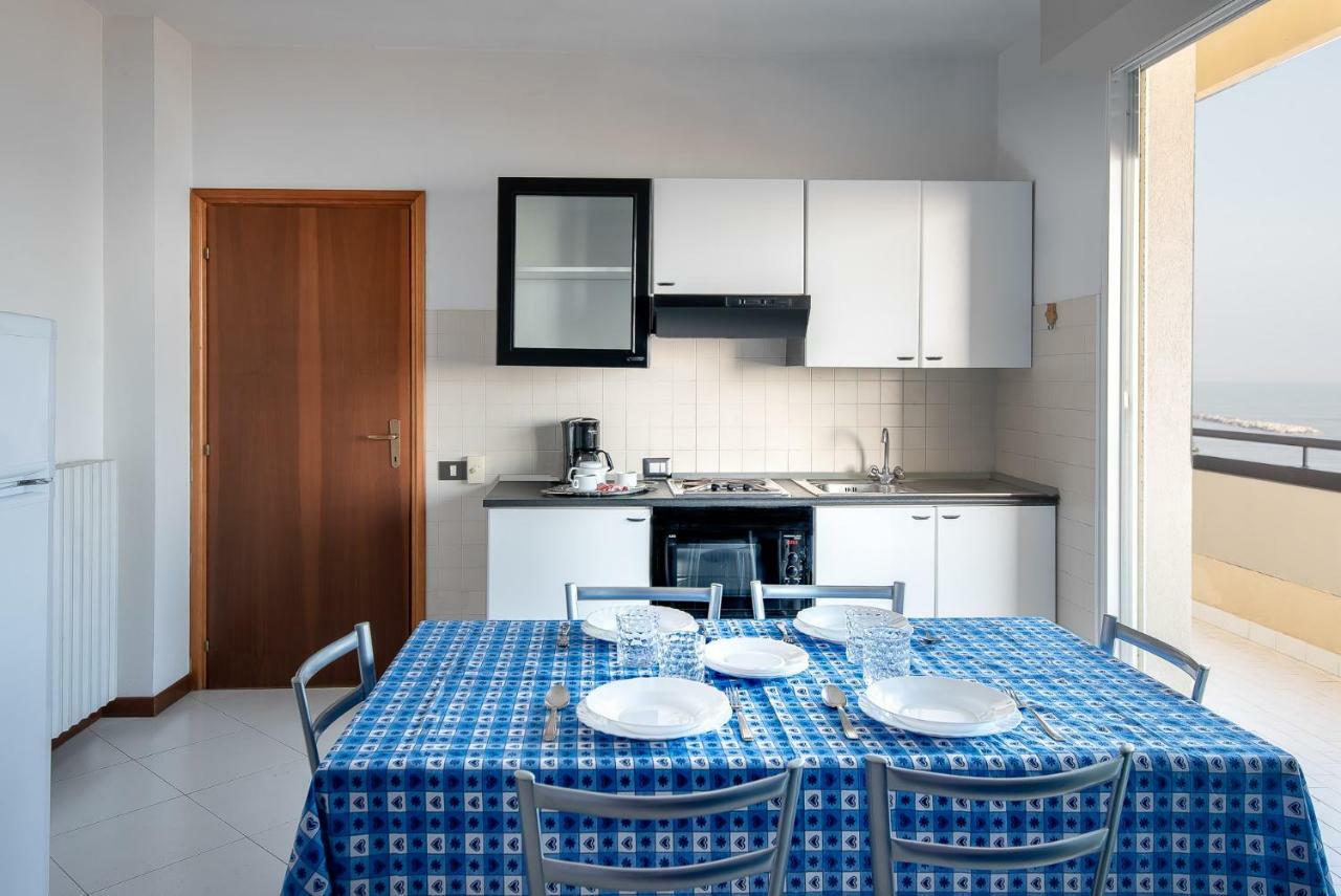 One-Bedroom Apartment Front Sea View