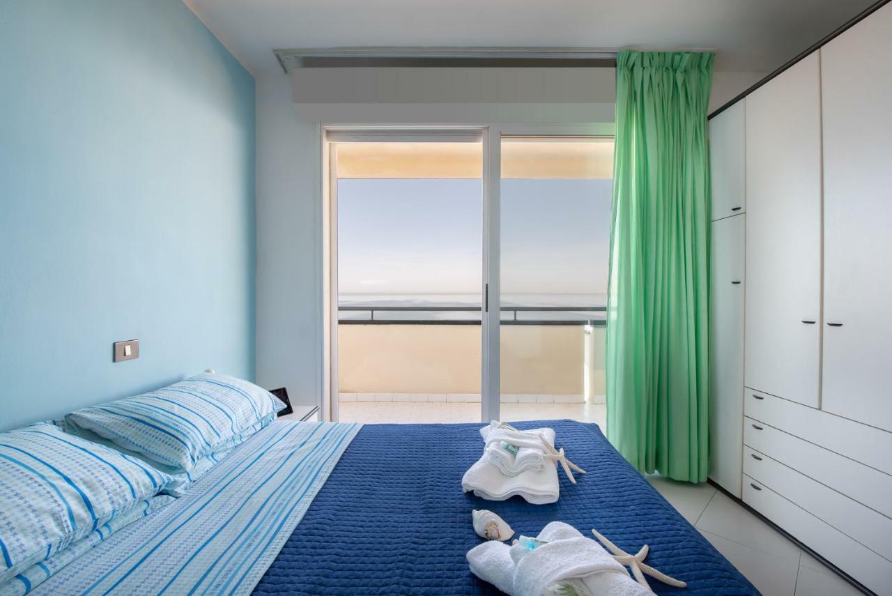Two-Bedroom Apartment Front Sea View