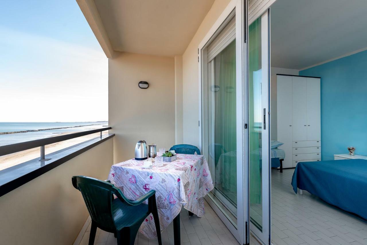 Two-Bedroom Apartment Front Sea View