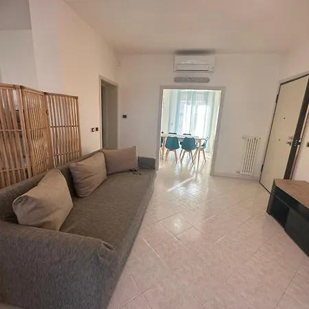Beach House Holiday Apartments-2