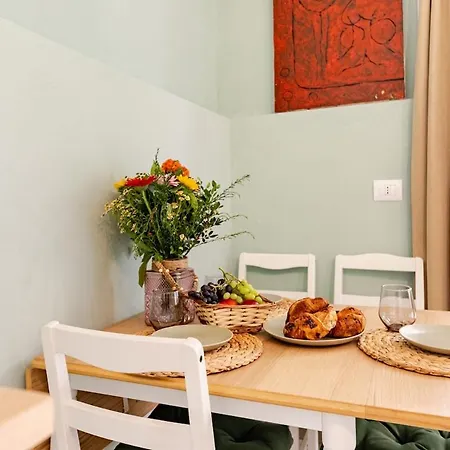 a 75 passi dal mare con parcheggio privato e giardino-3