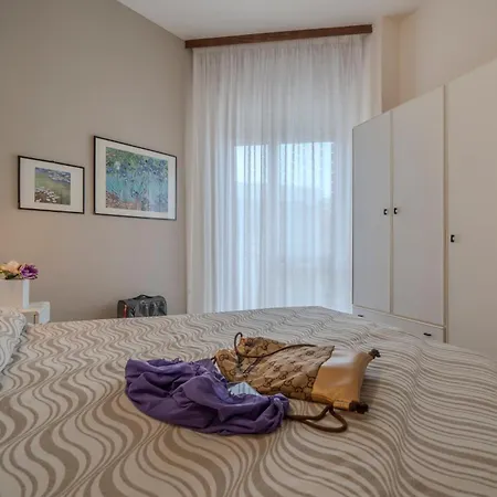 Hotel 2000-2