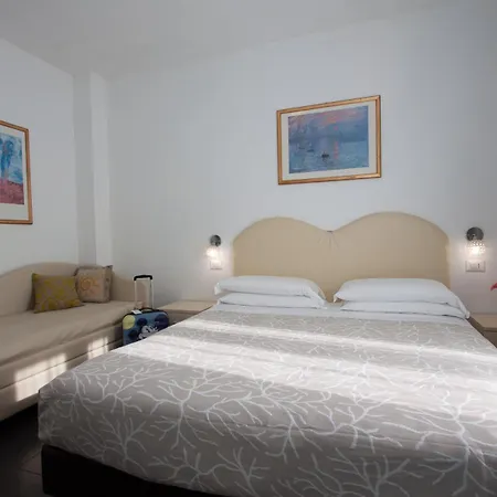 Momo Seaview Hotel-3