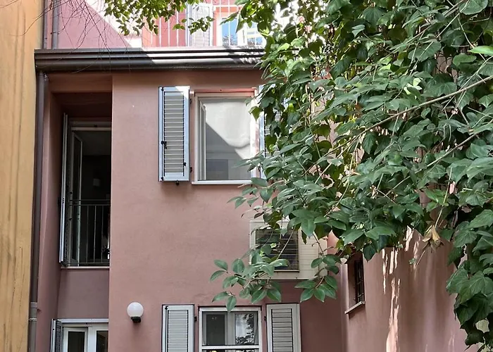 Appartements Dans Agreable Maison De Ville Centre Historique De