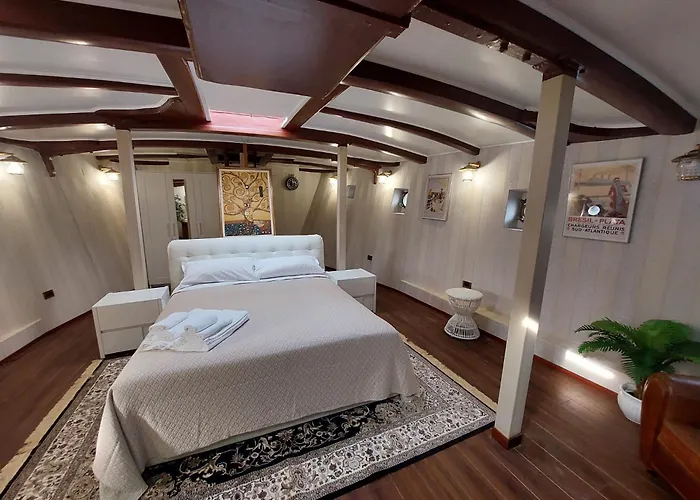 House Boat Rimini