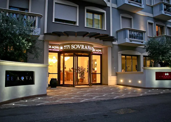 Sovrana Beach Hotel - Pet Friendly - Breakfast Until 12 - Parking
